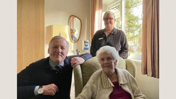 Local MP visits Stoneleigh care home